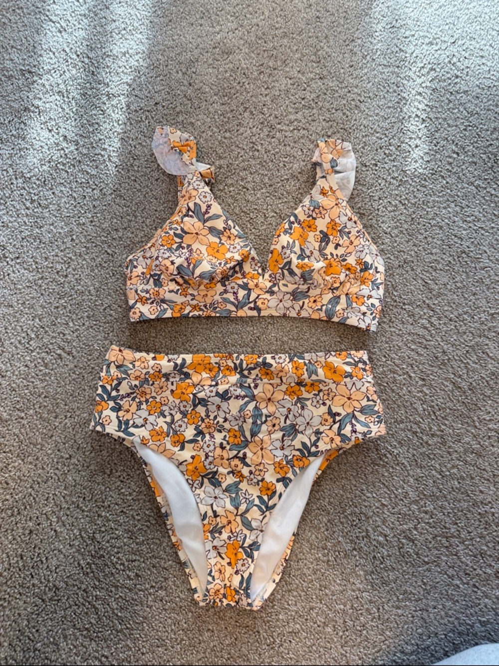 Cupshe Floral High-Waist Bikini Set in Yellow, White, Navy